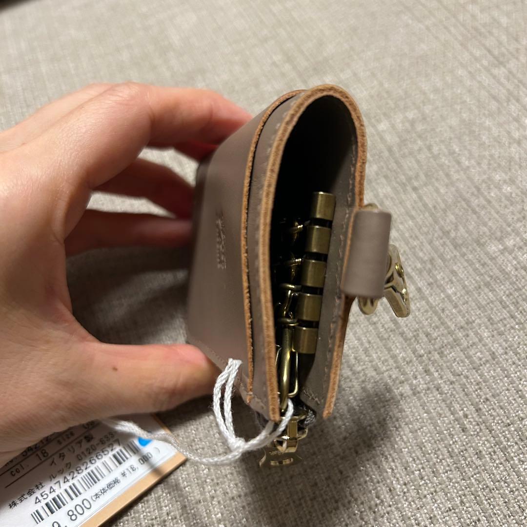 未使用　美品　IL BISONTE レザーキーケース グレー