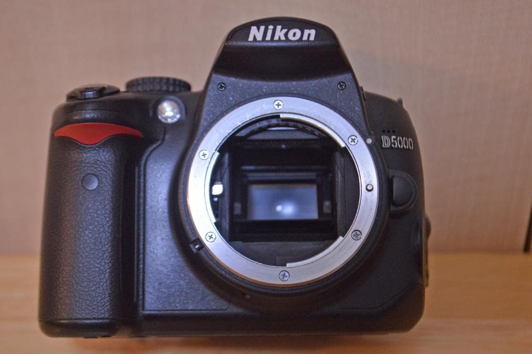 Nikon D5000 バッテリー、充電器、ストラップ