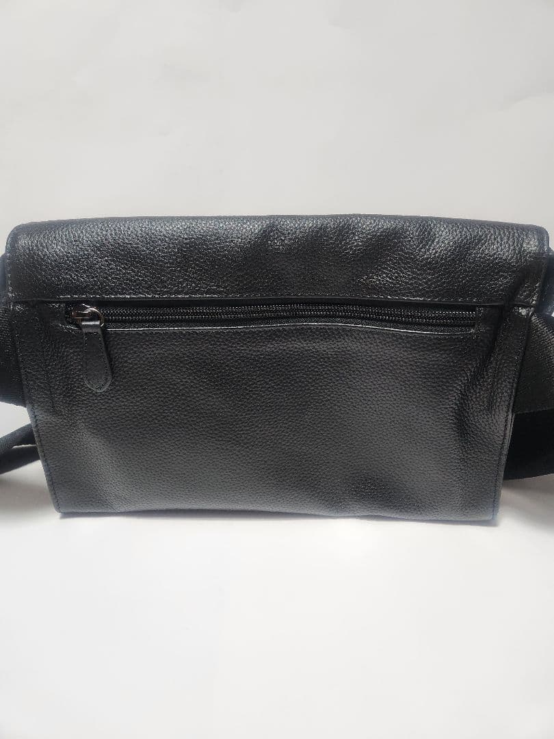 【美品】ear PAPILLONNER 本革 レザーショルダーバッグ ブラック