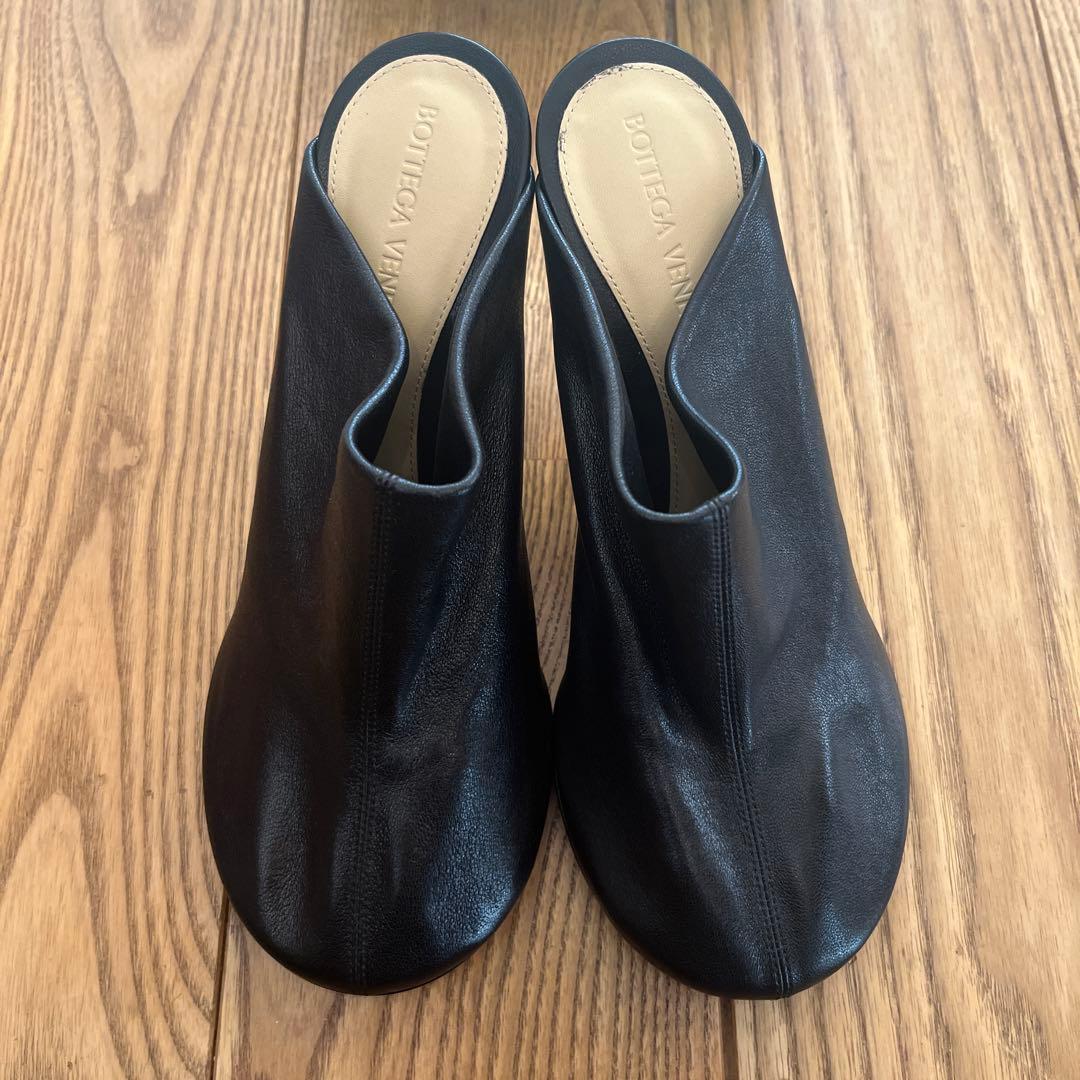 新品未使用！Bottega Veneta ブラック レザー ミュール 37