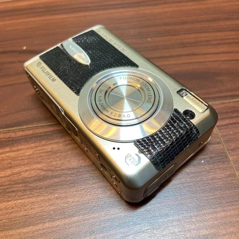 FUJIFILM FinePix F30 デジカメ ほぼ新品 3442