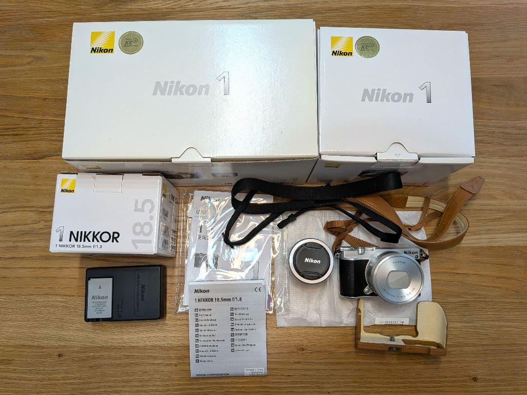 Nikon 1 J5 ダブルレンズキット(箱あり)