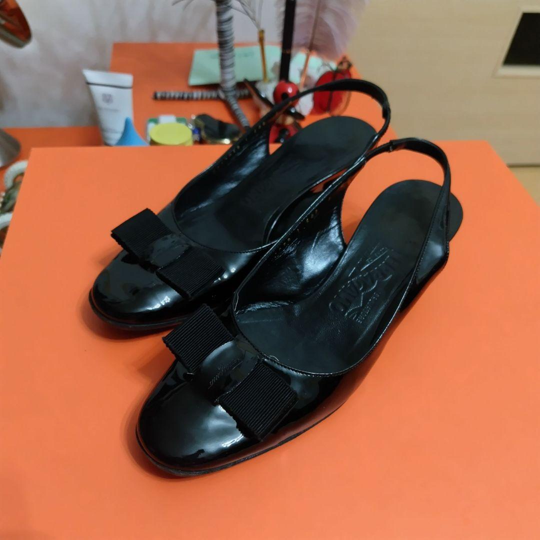 Salvatore Ferragamo エナメル リボン パンプス フェラガモ