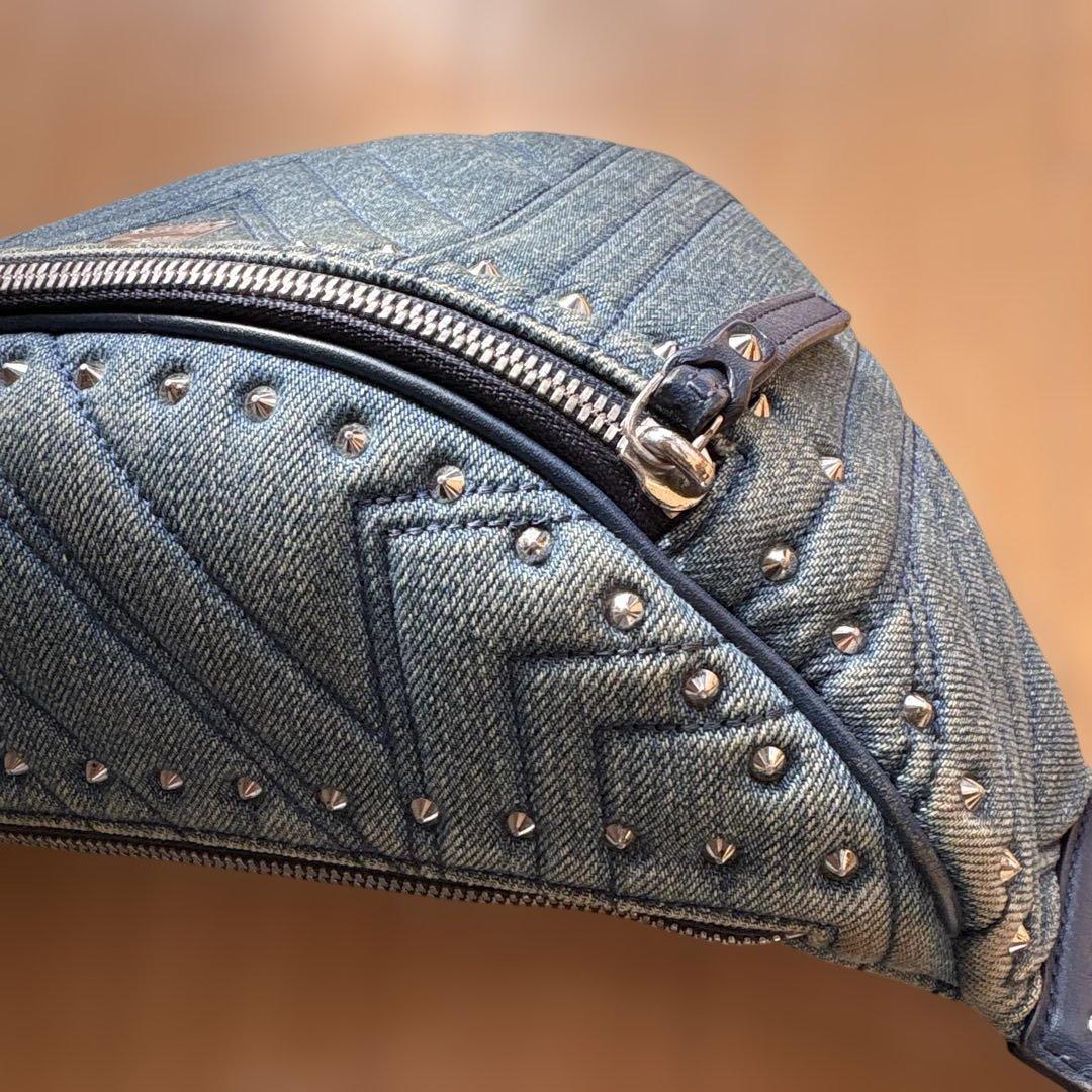 MCMのデニムコレクション スタッズ キルティング ボディバッグ　ウエストバッグ