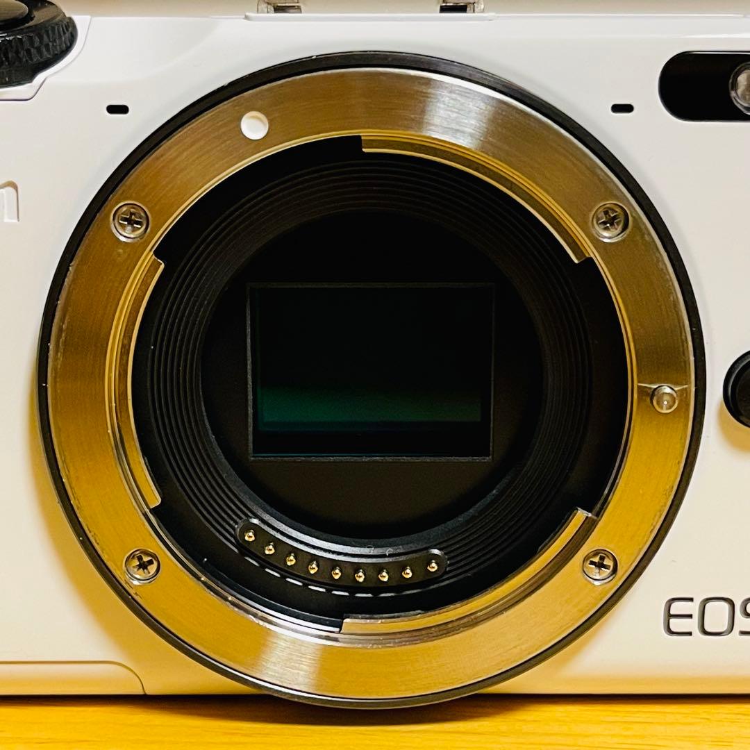 【美品】Canon EOS M2 ホワイト ミラーレス 一眼レフ デジタルカメラ
