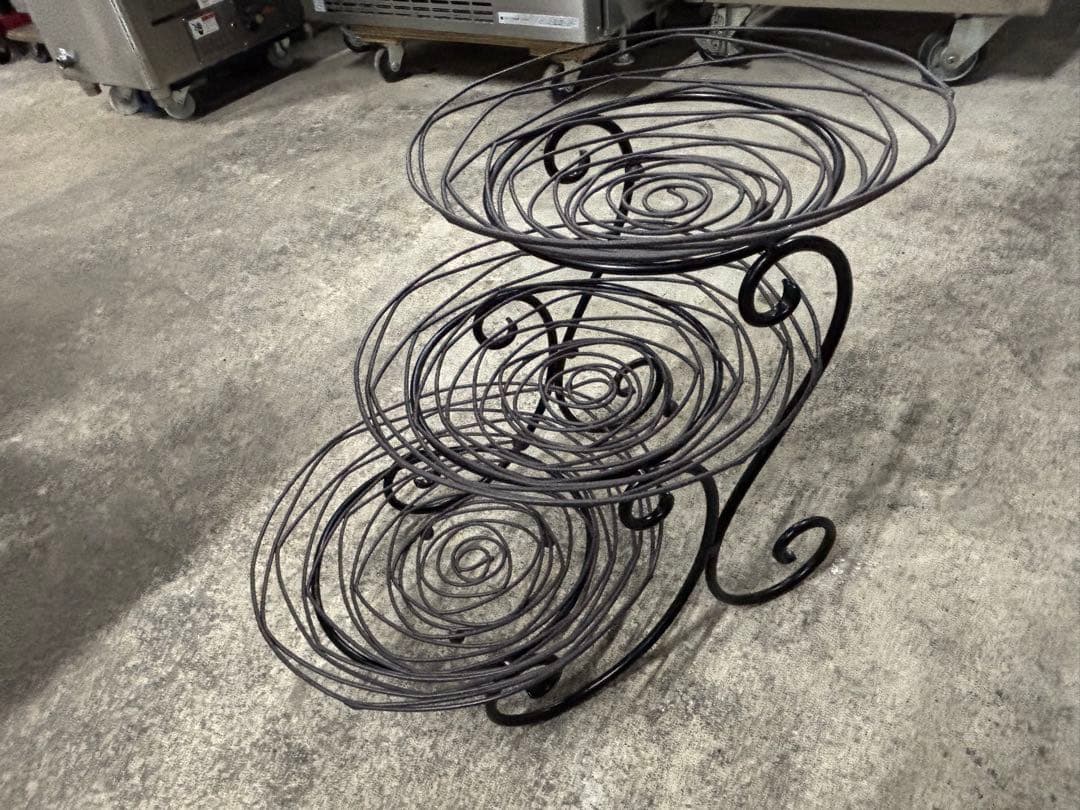 アイアン 3段 スタンド　フルーツスタンド　ディスプレイラック　アンティーク