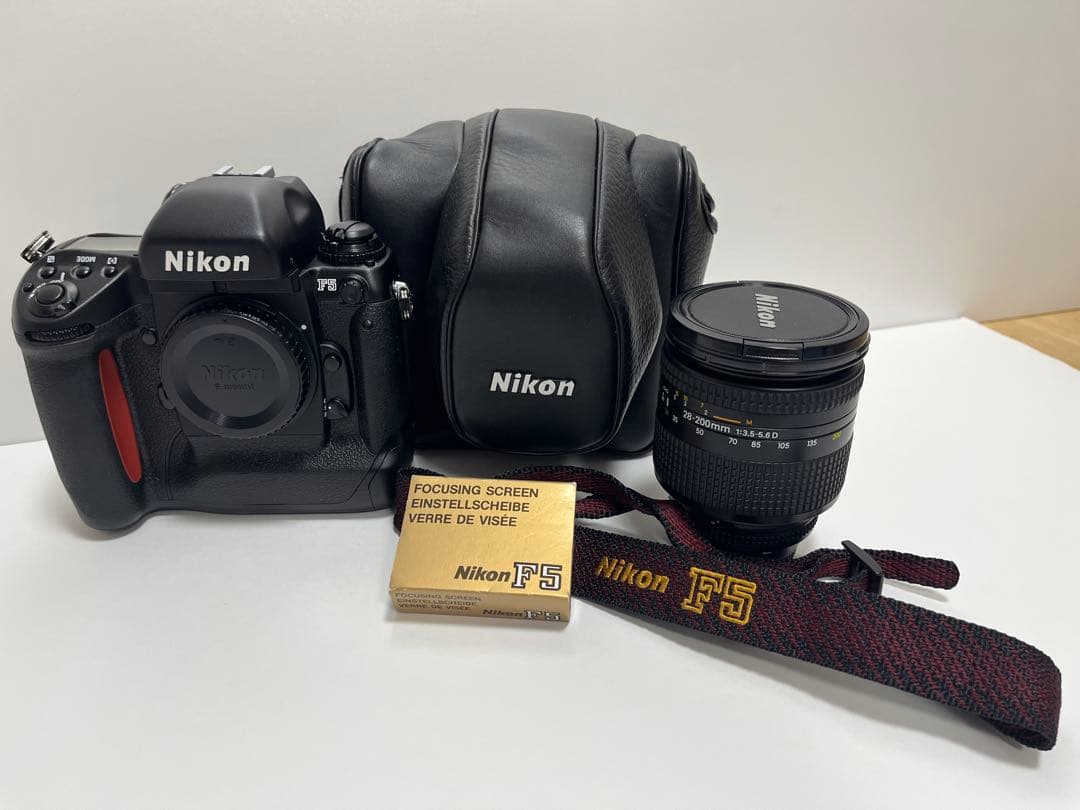 Nikon F5＋ズームレンズ＋純正フォーカシングスクリーン＋純正ケース