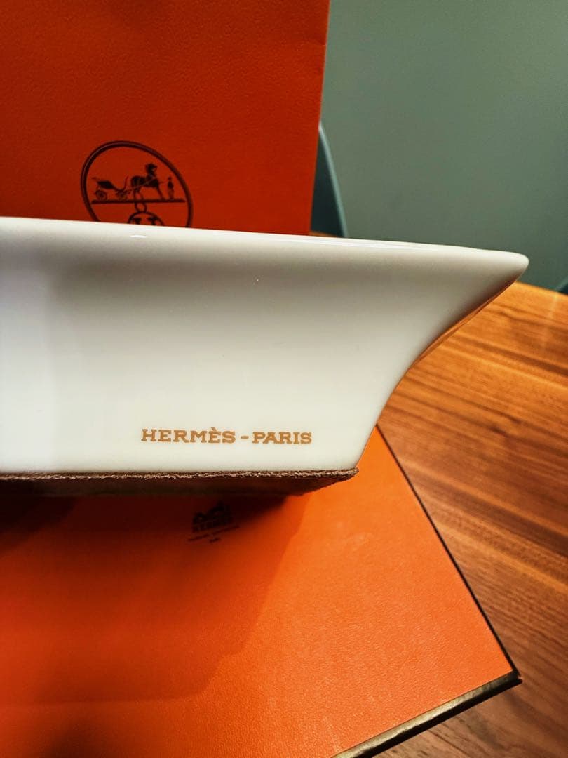 HERMES 陶器製灰皿 犬のデザイン