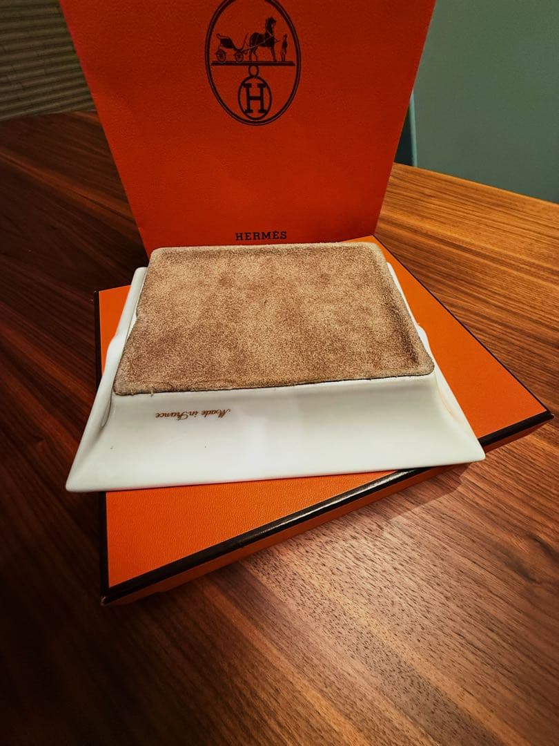 HERMES 陶器製灰皿 犬のデザイン