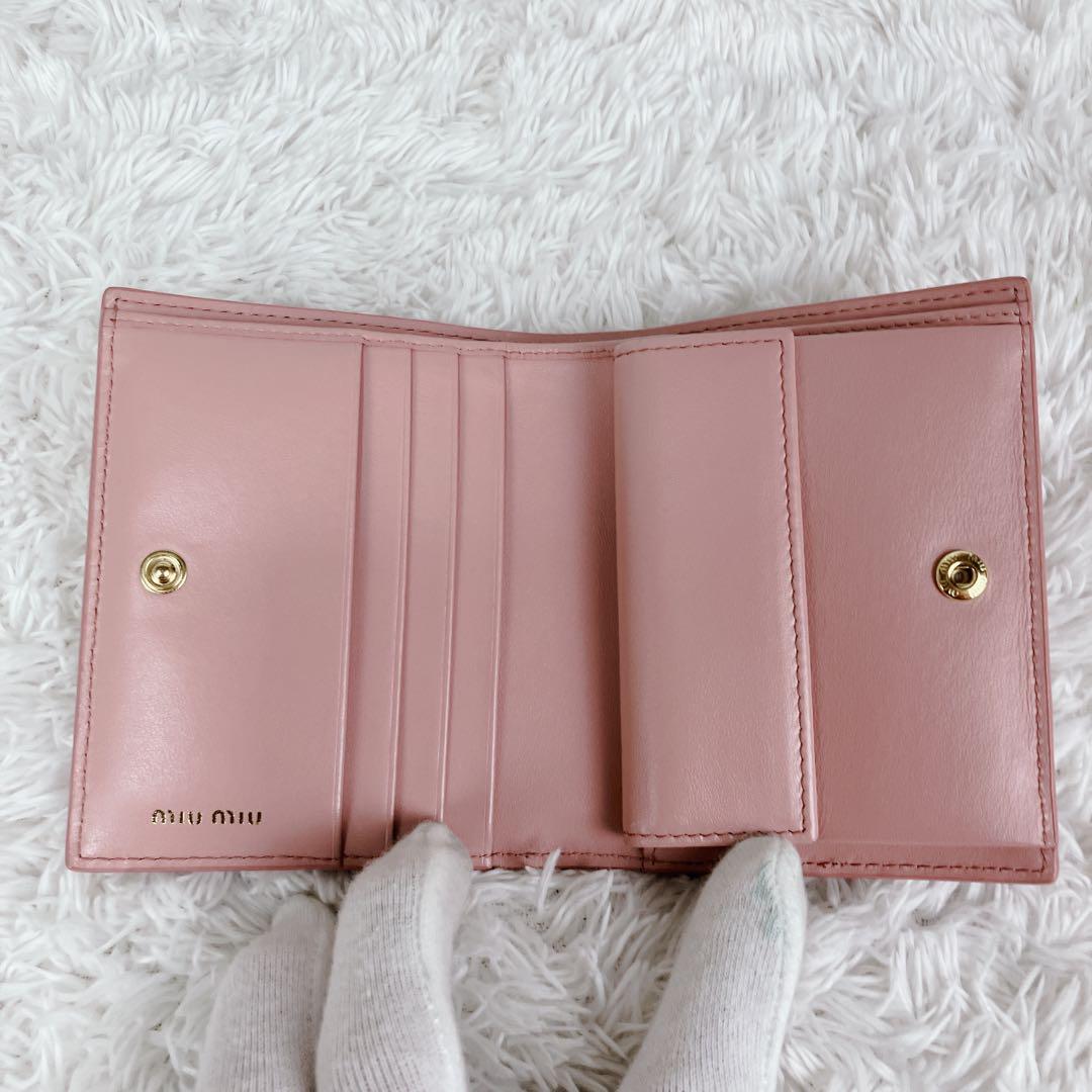 未使用級✨FRID搭載✨付属品付き　ミュウミュウ 折り財布　クロコ型押し ピンク