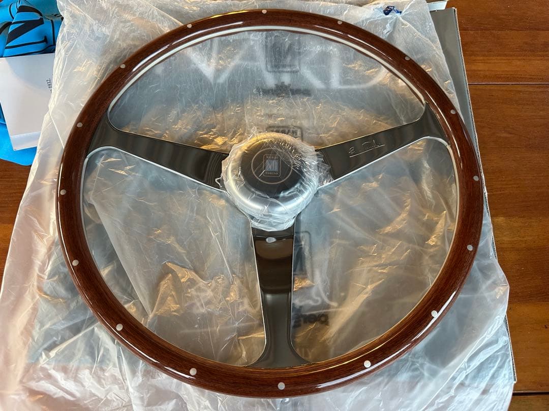 ナルディ　ウッドステアリング アニバーサリーモデル 380mm ランクル未使用品