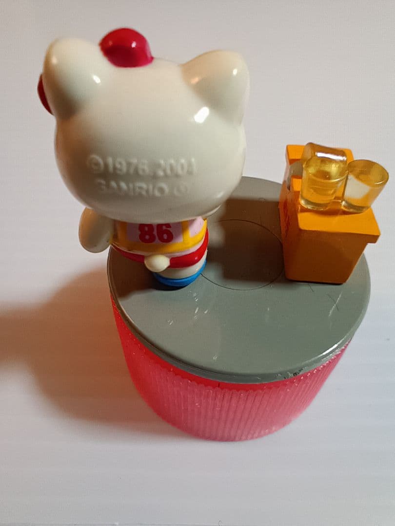 d*7様 平成レトロ★ハローキティ★ ★ペットボトルキャップ 4個セット