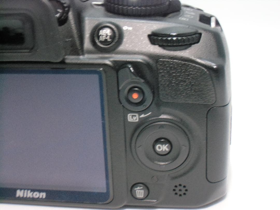 Nikon D3100 デジタル一眼レフカメラ　B057