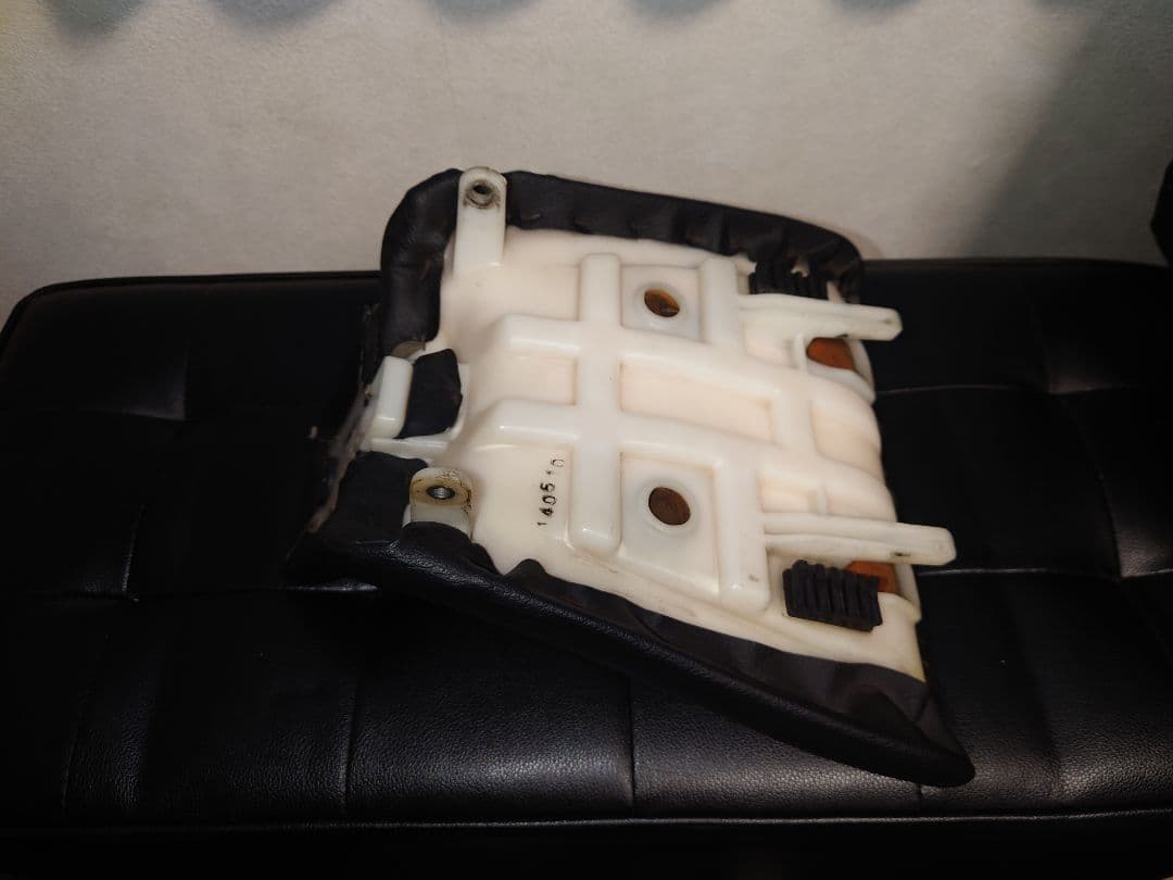 希少　スズキ　GS1200SS　BC-GV78A　純正　シングルシート　中古