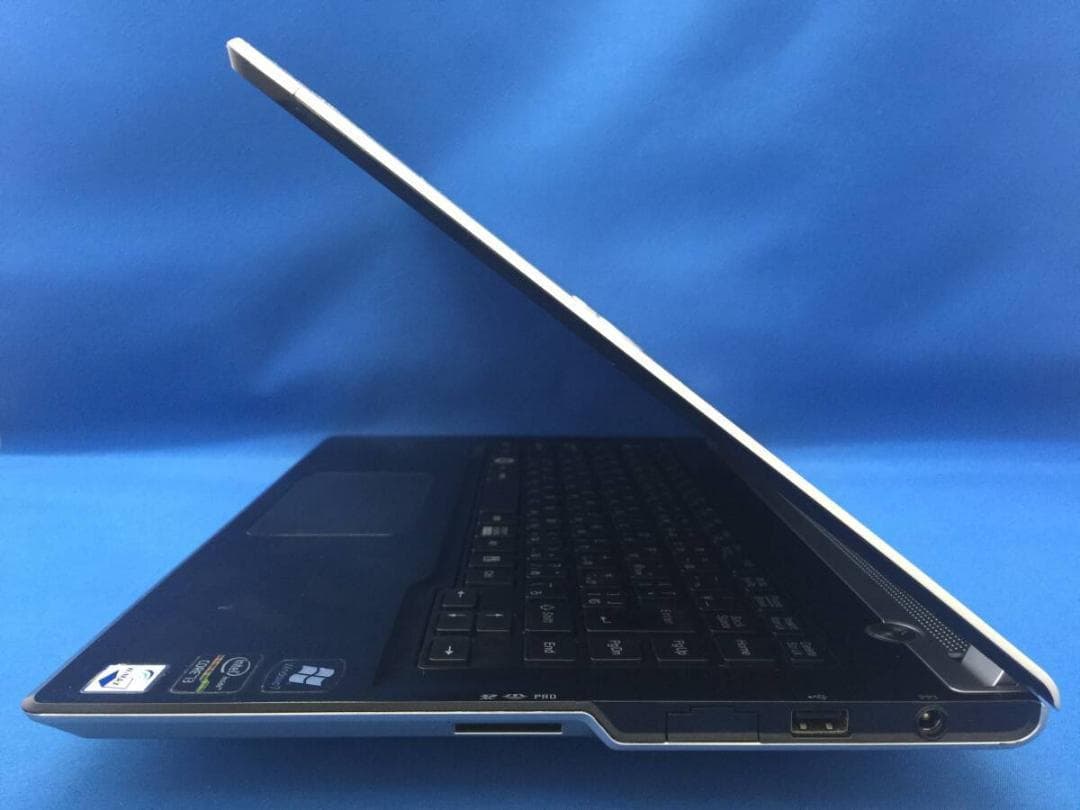 富士通　LIFEBOOK UH55/H 薄型・コンパクトノートパソコン