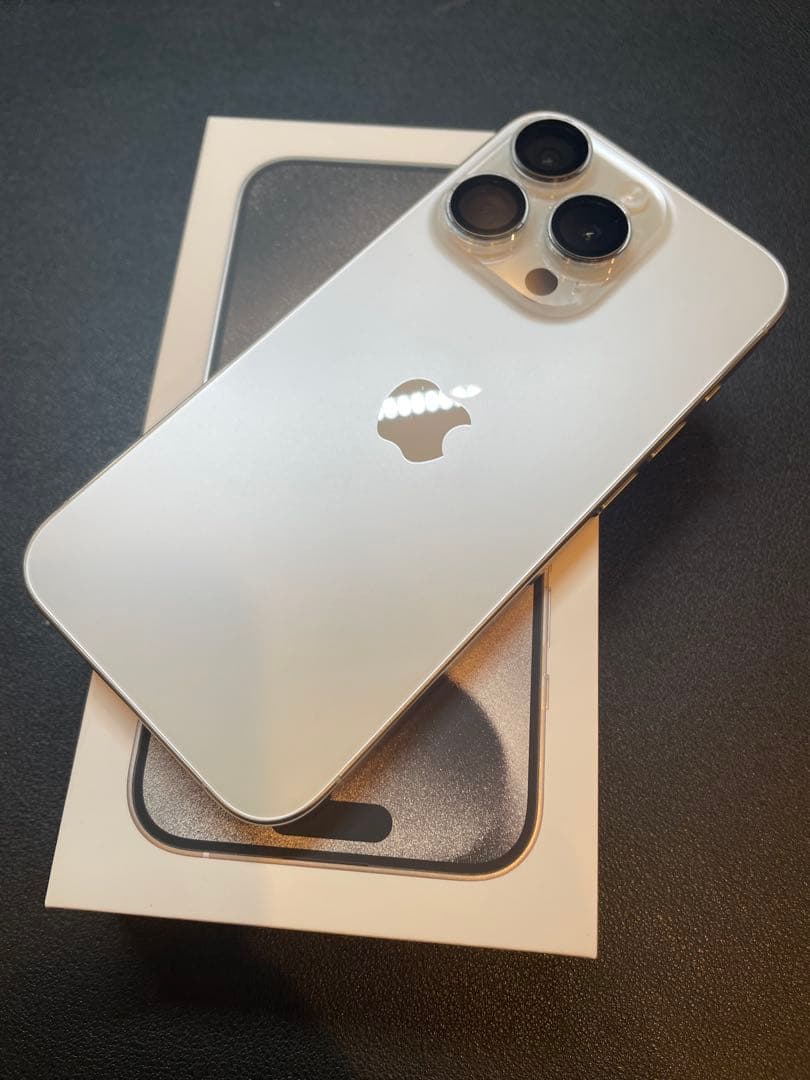 美品　Apple iPhone 15 Pro 1TB ホワイトチタニウム　本体