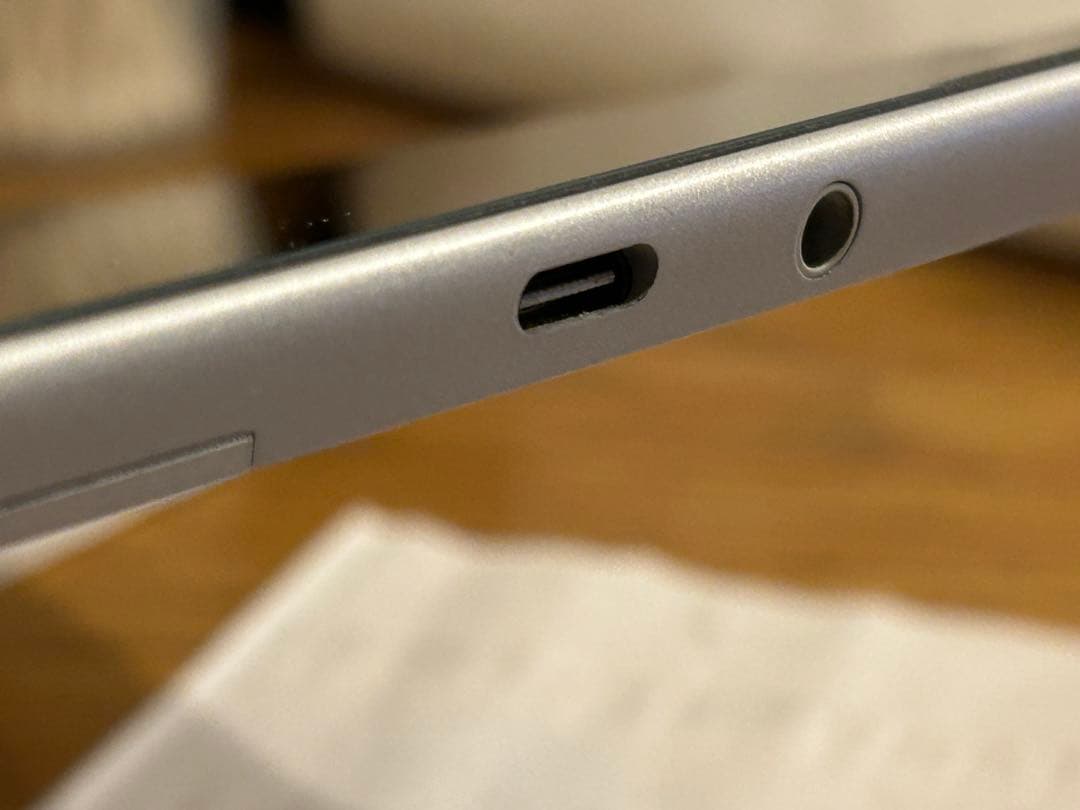 美品　完動品大幅値下　Microsoft Surface GO2 本体と充電器