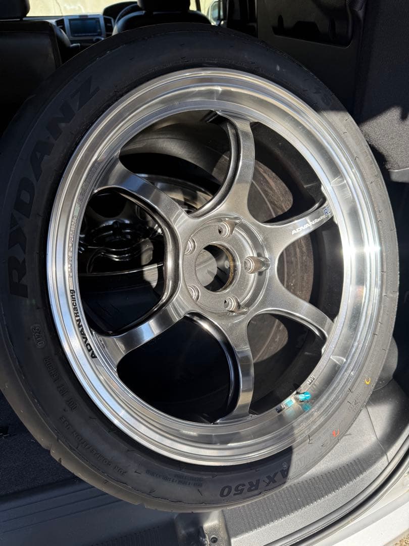 なお ADVAN RG-D2 10.5j 18インチ+35 PCD120