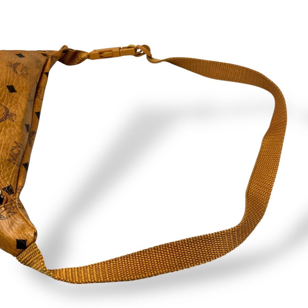 【美品】MCM エムシーエム　ボディバッグ　レザー　ヴィセトス柄　コニャック