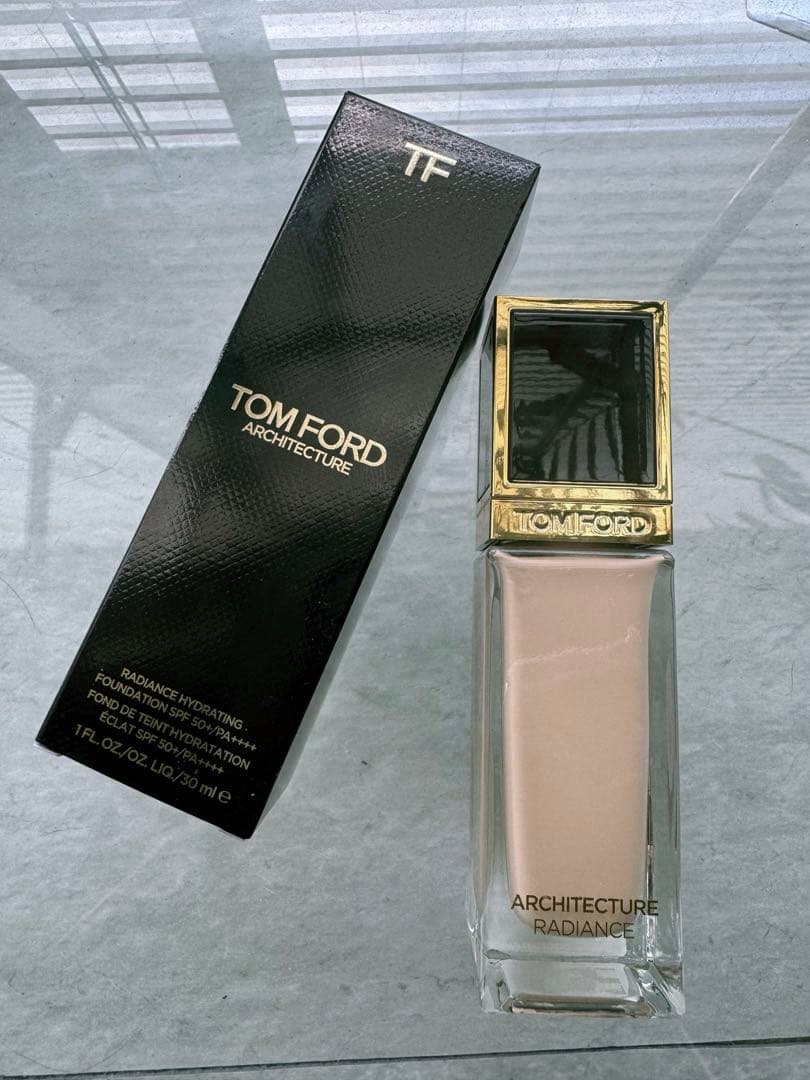 アーキテクチャー ラディアンス ハイドレーティング ファンデーション