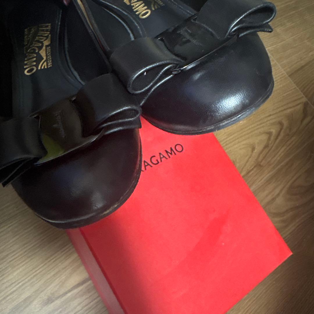 フェラガモ リボンパンプス　ラウンド　ブラック　裏張り済み　太ヒール