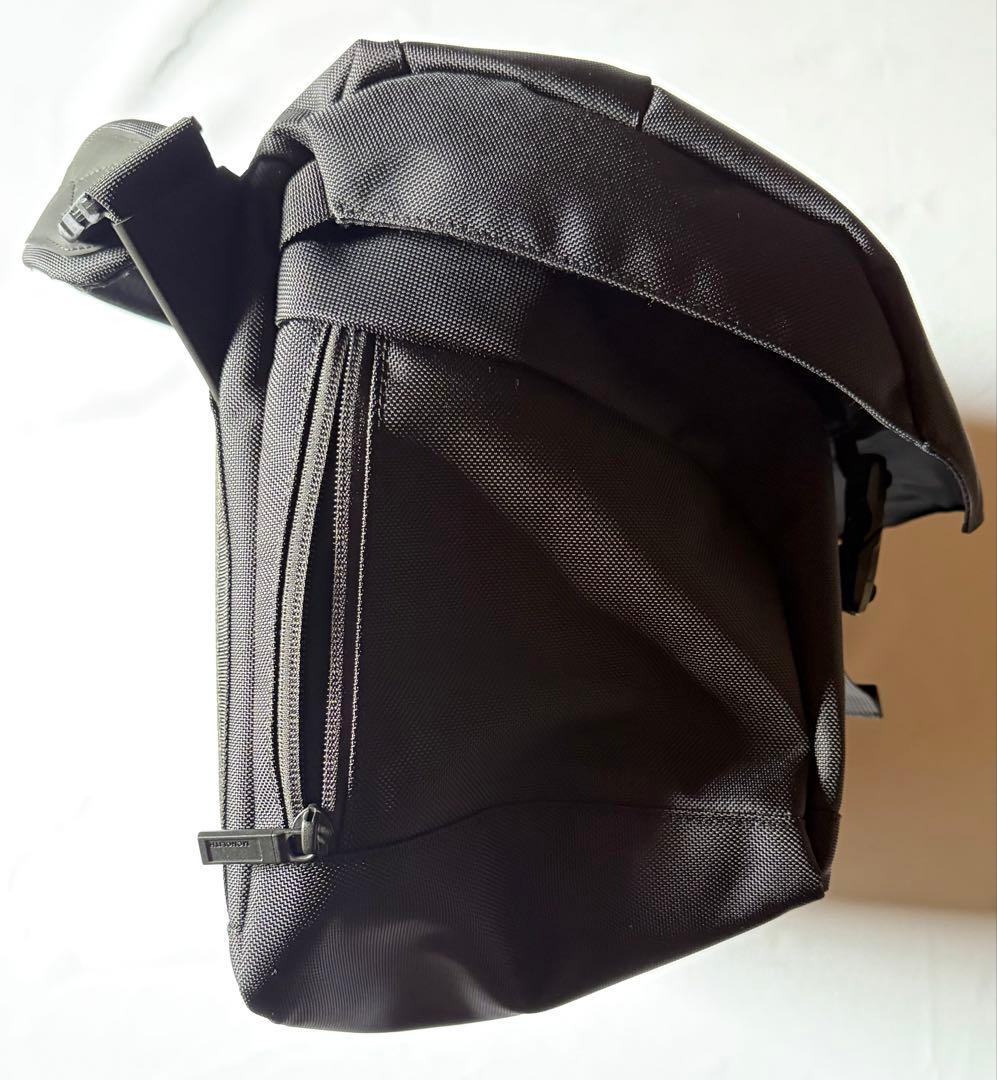 バッグ monolith SHOULDER PRO FLAP M BLACK