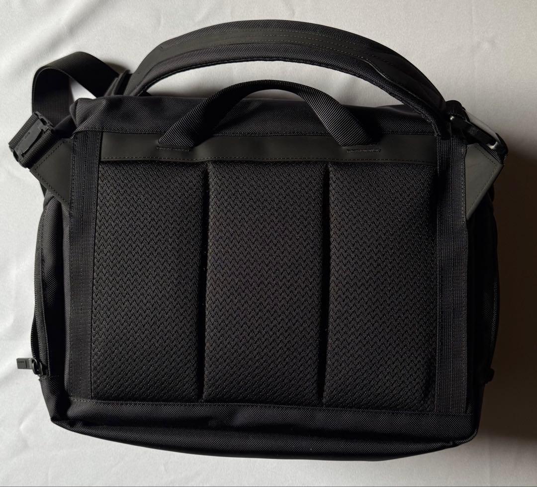 バッグ monolith SHOULDER PRO FLAP M BLACK