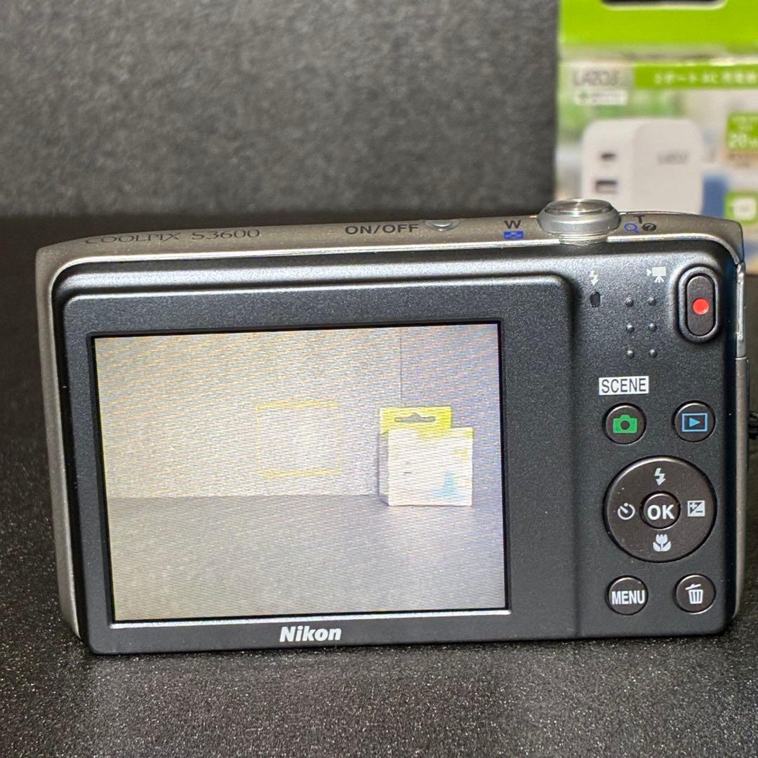 動作品 Nikon COOLPIX S3600 シルバー ブルー デジカメ