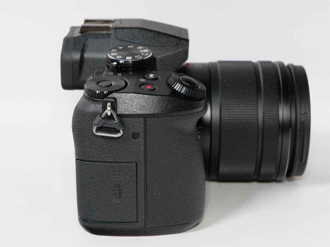 【シャッター回数57回】パナソニック LUMIX DMC-G8 レンズキット