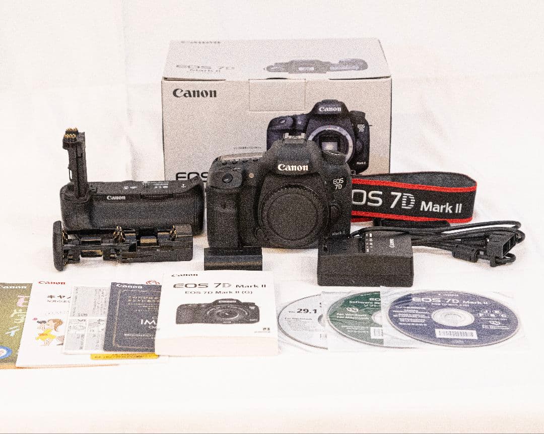 Canon EOS 7D Mark II ★純正バッテリーグリップ・元箱等付き
