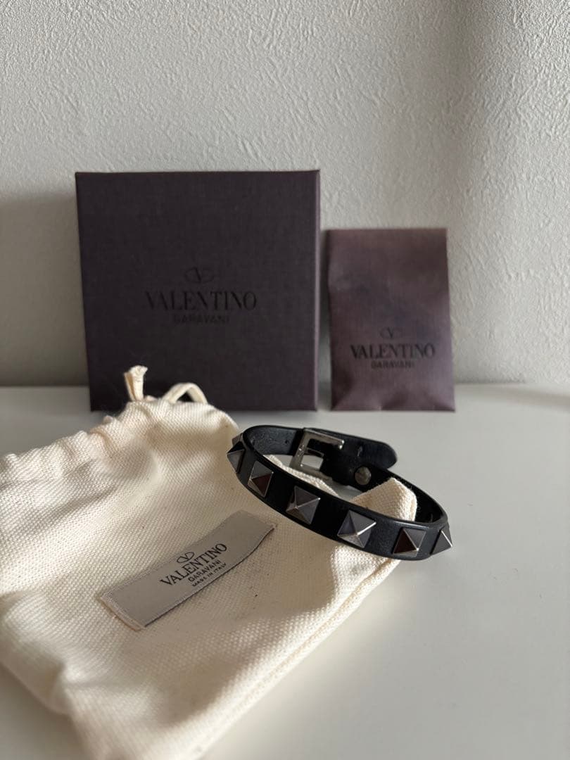 ち*ま様 【美品】 VALENTINO スタッズ レザーブレスレット