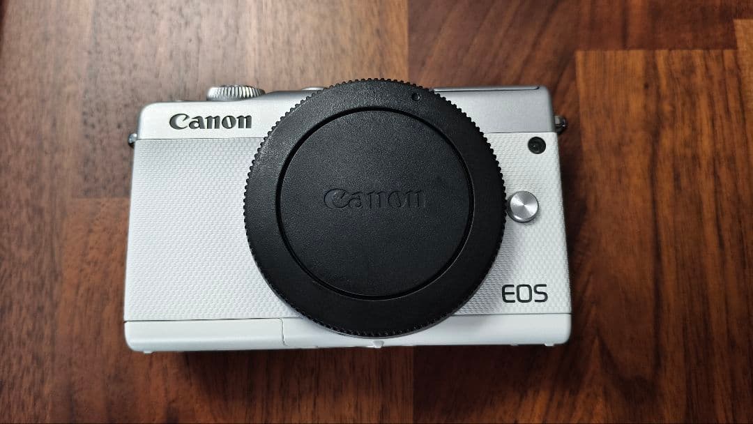 Canon EOS M100 ミラーレス一眼 本体とレンズ2本