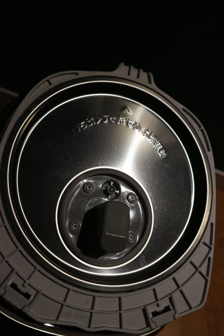 2025年製　Panasonic IHジャー炊飯器 SR-KT060-K