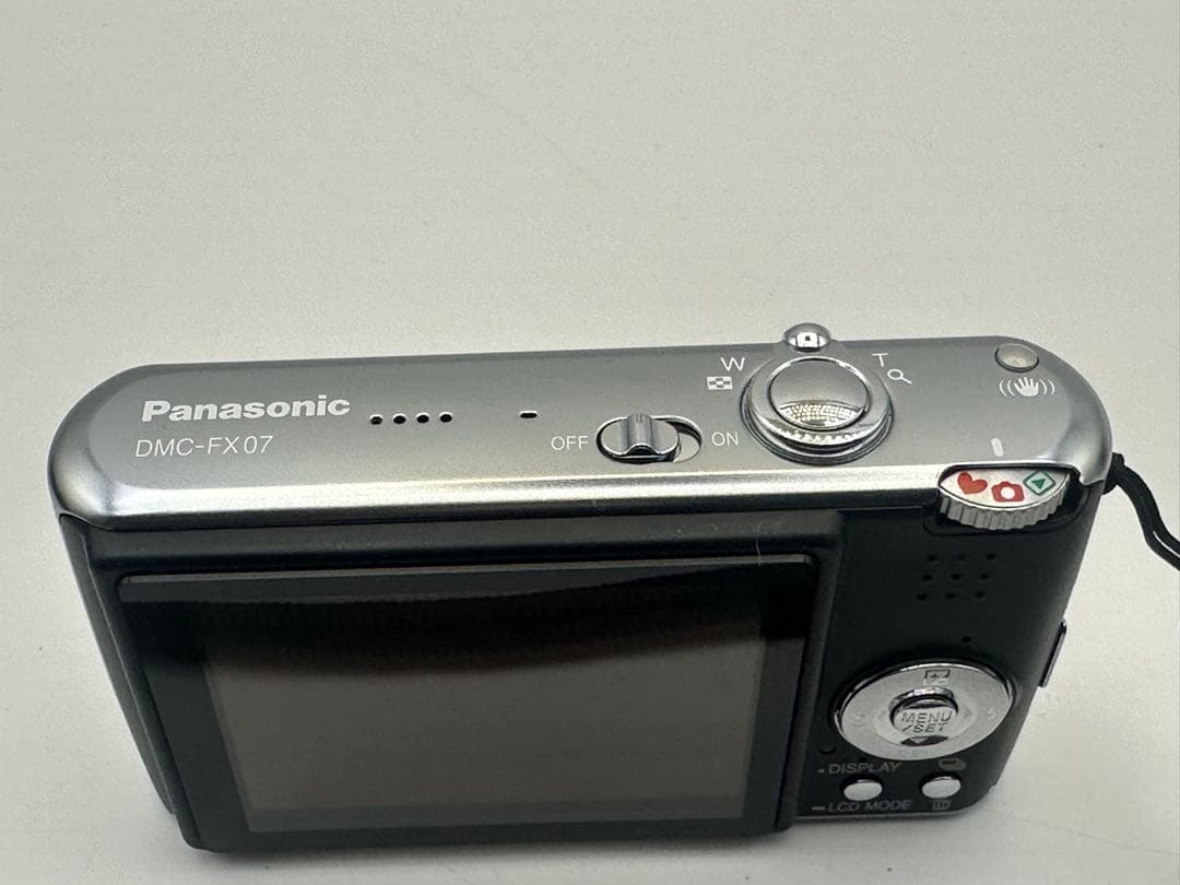 Panasonic LUMIX DMC-FX07 コンパクトデジタルカメラ