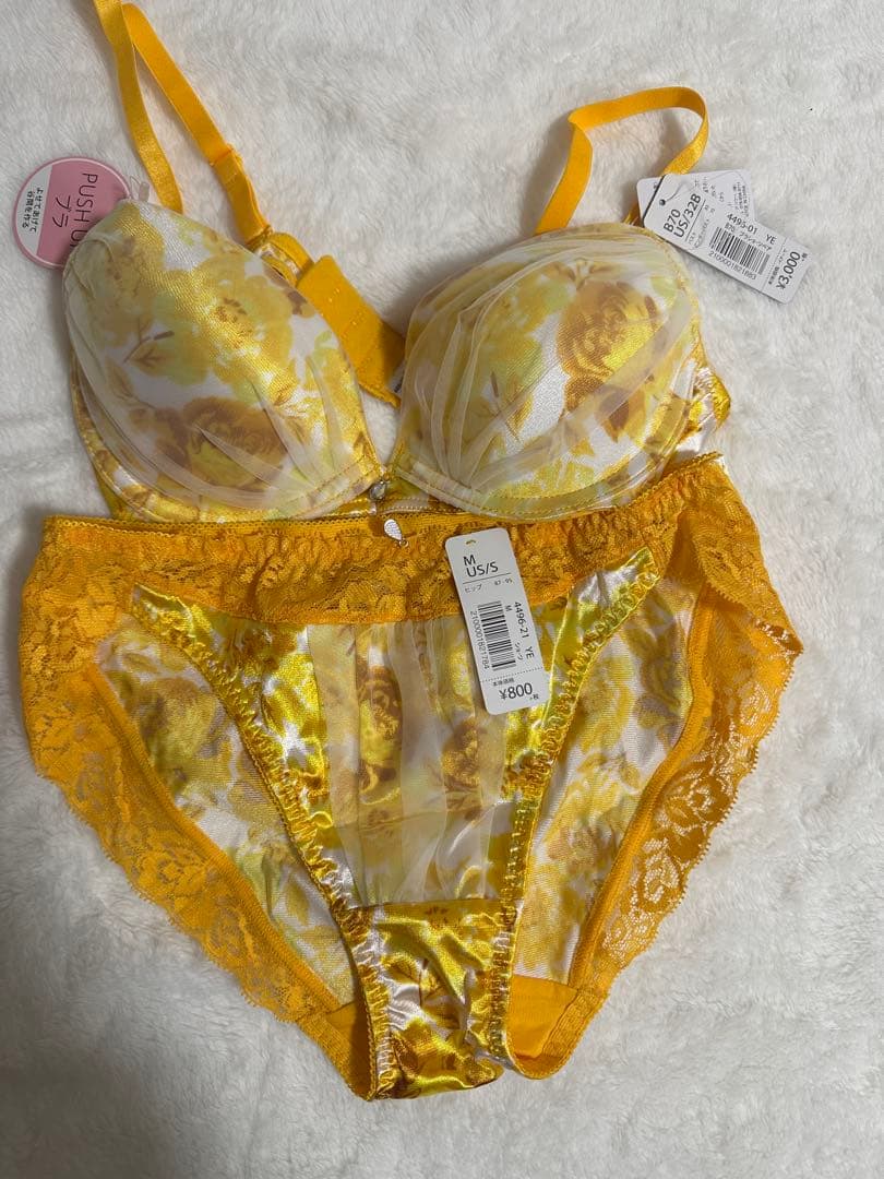 エメフィール 廃盤レア　ボタニカルフラワーサテン　イエロー　B70/M