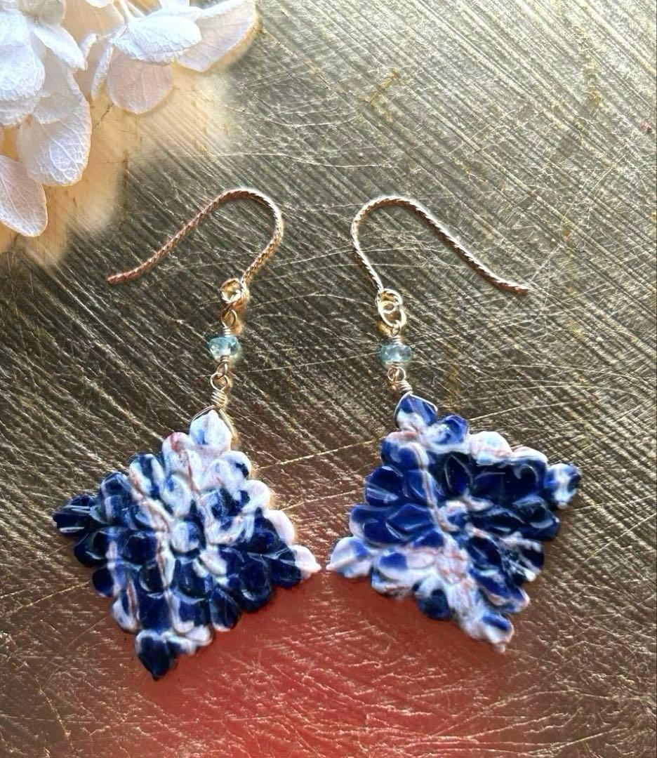 ソーダライトロンバスカービング＆ブルージルコンのピアス他　14kgf