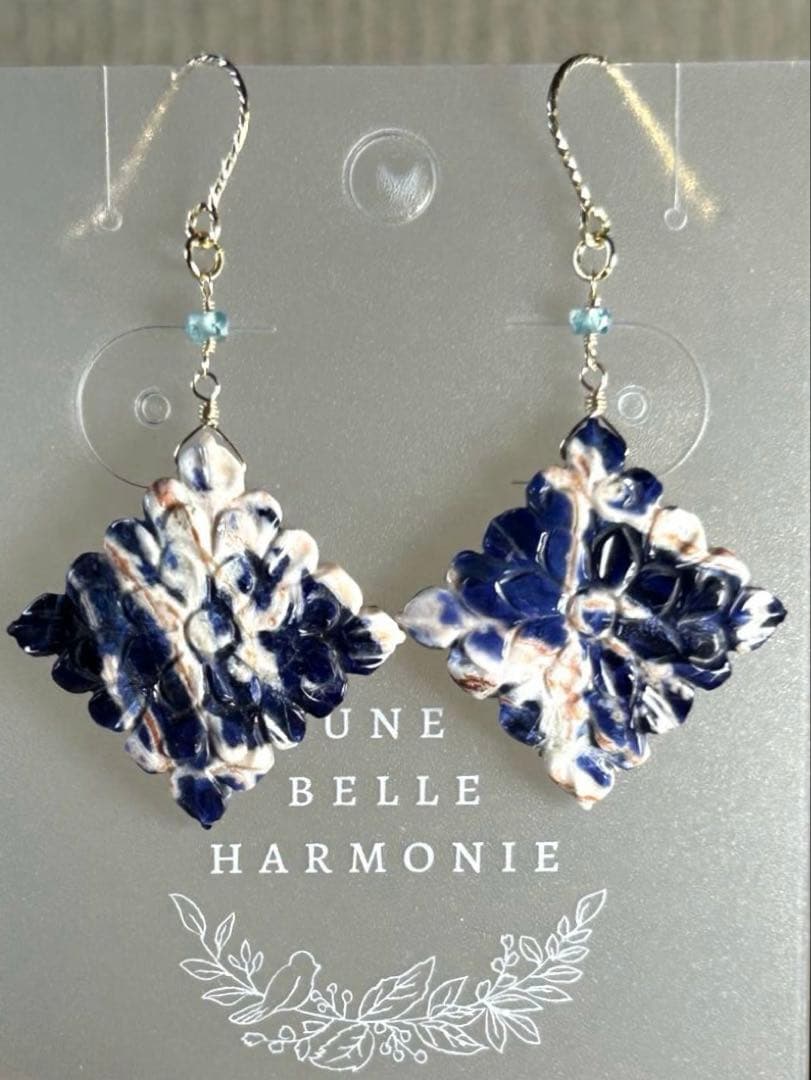 ソーダライトロンバスカービング＆ブルージルコンのピアス他　14kgf