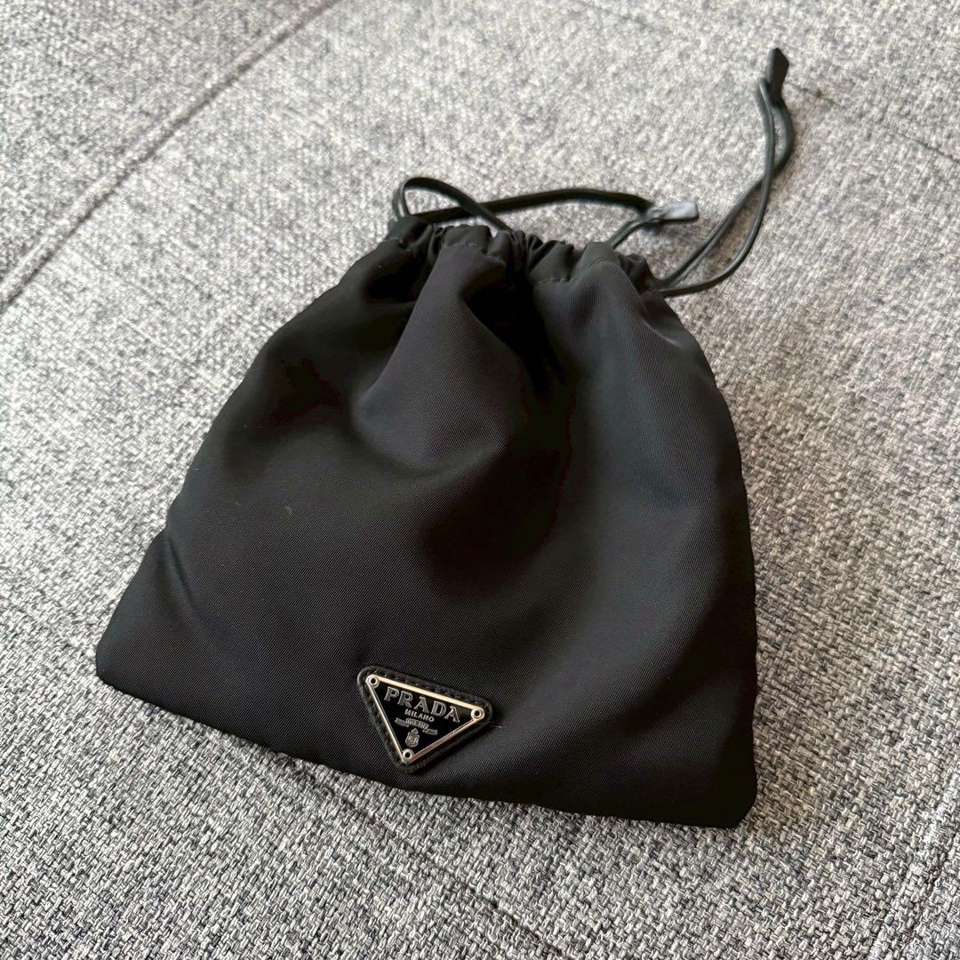 新品未使用 PRADA ポーチ 巾着 小物入れ ロゴ プレート