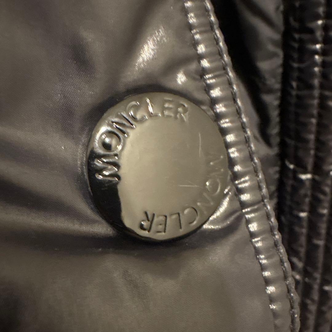 MONCLER ブラック ロングダウンジャケット ファー付き