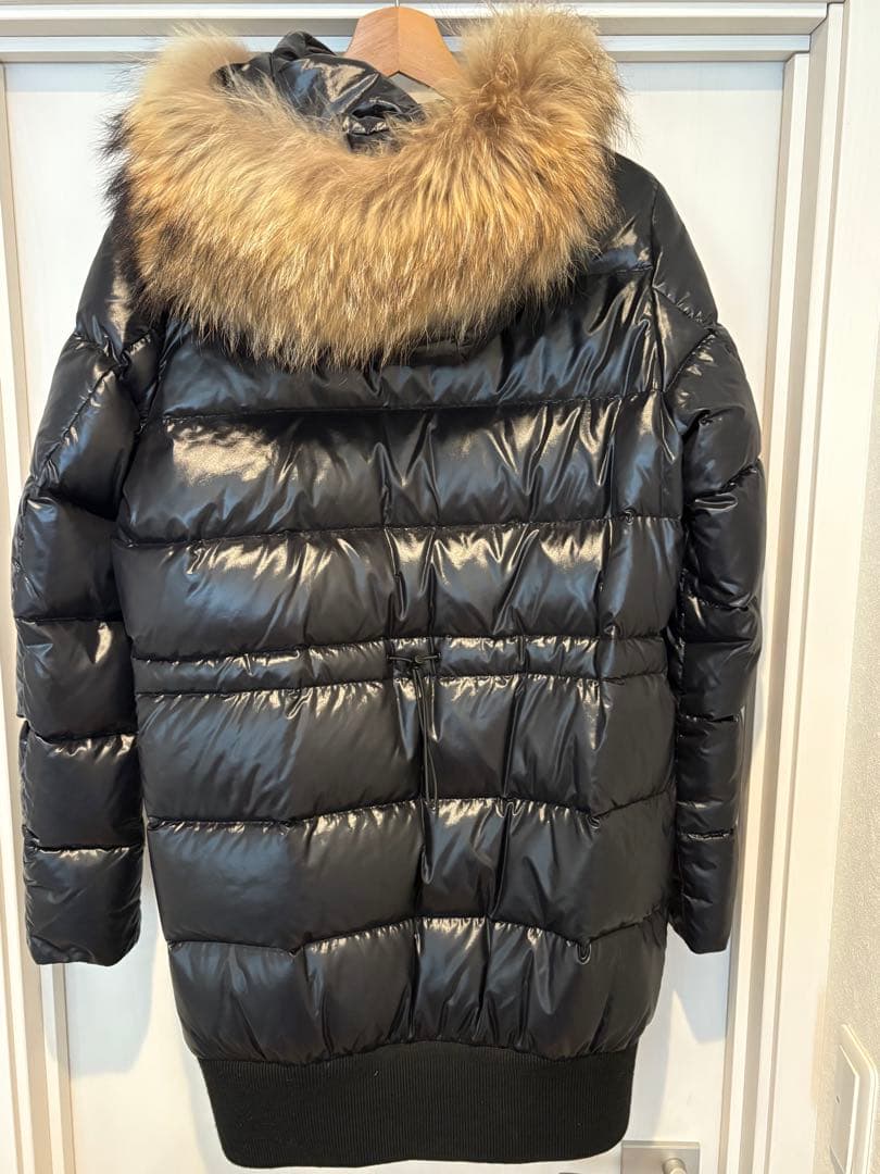 MONCLER ブラック ロングダウンジャケット ファー付き
