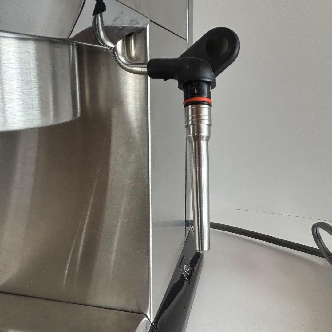 【迅速発送】デロンギ　デディカ　EC680　エスプレッソマシン　シルバー