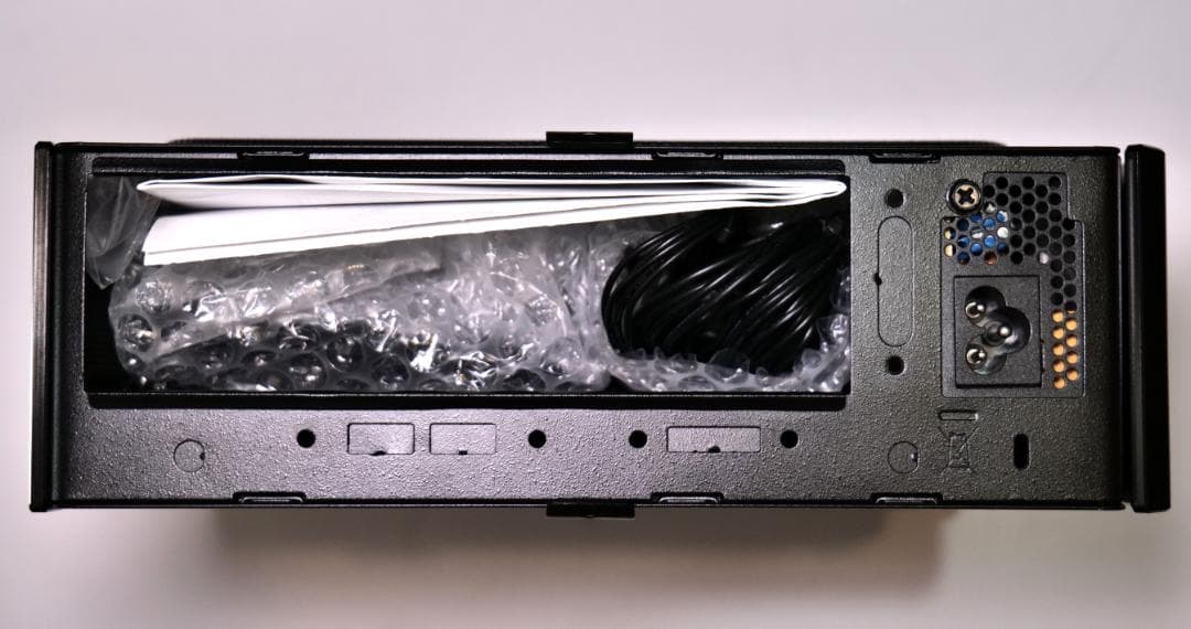 中古 IN WIN IW-BQ696S Chopin ITX PCケース