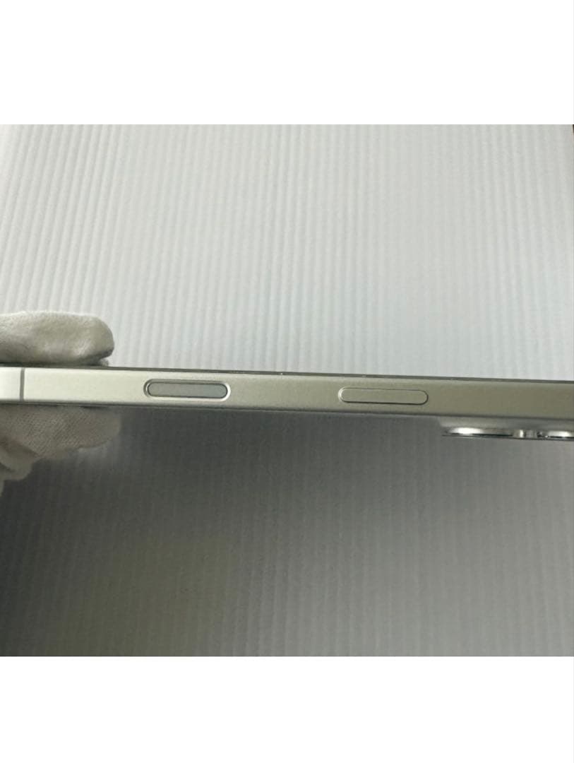 【美品2025年購入】AppleiPhone16 128 ホワイト　SIMフリー