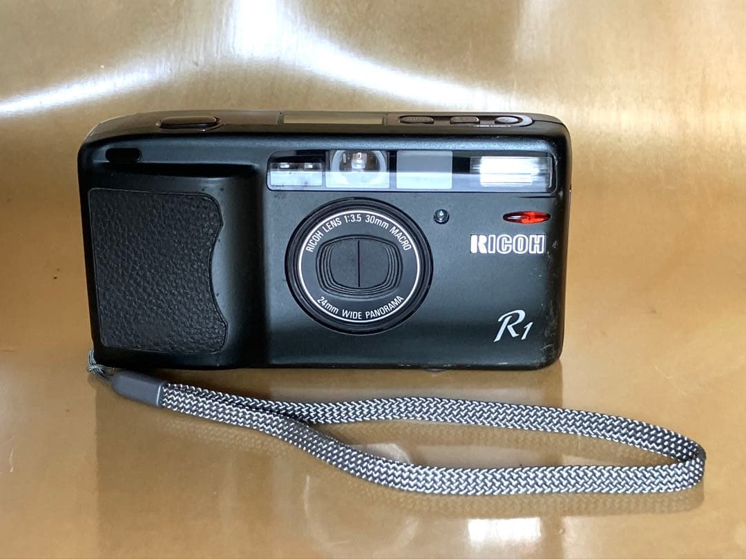 r*m様 フィルムカメラ RICOH R1 中古　完動品