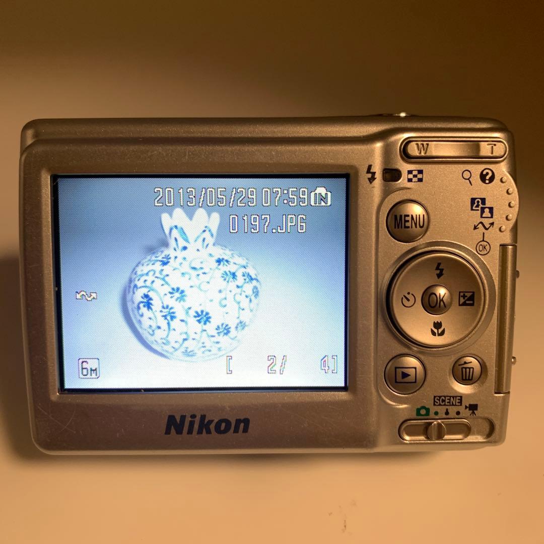 Nikon COOLPIX L11 コンパクトデジタルカメラ シルバー