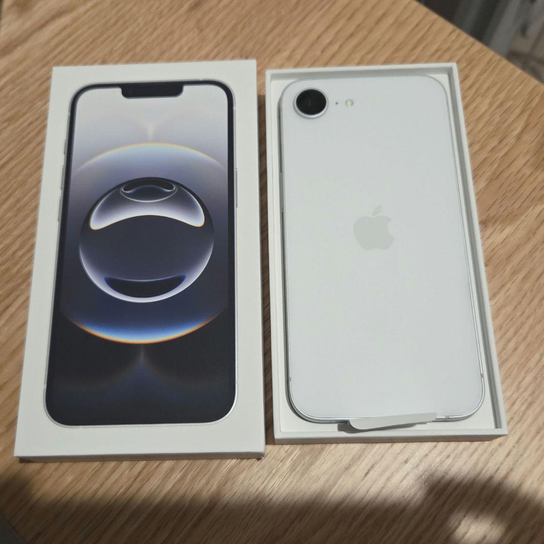 Apple iPhone 16e ホワイト 本体　128GB