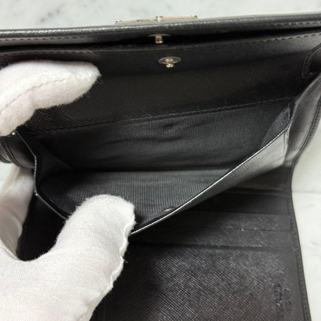 美品 PRADA プラダ 三つ折財布 ブラック 黒 サフィアーノ トライアングル