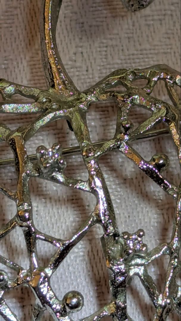 田崎真珠旧刻印ほおずき型透かしメレダイヤ入りデザインブローチ シルバー