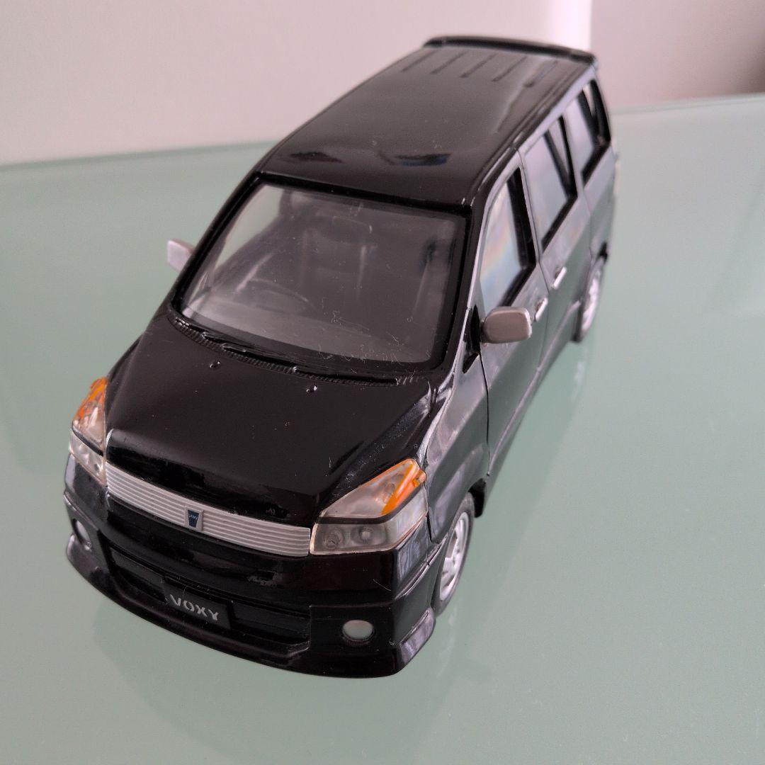 ア*ァ様 トヨタ　初代ヴォクシー　カラーサンプル　1/24