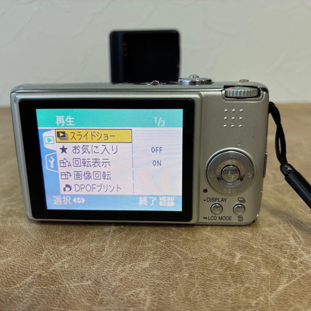 デジタルカメラ　パナソニック　LUMIX DMC-FX01　充電器付　中古品